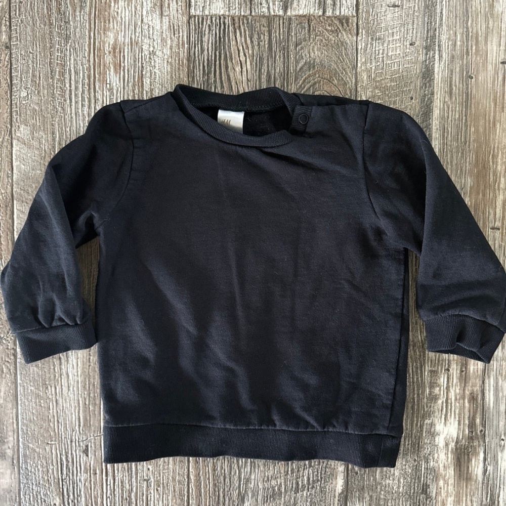 H&M Baby Unisex Cute Black
Sweater,
18Months